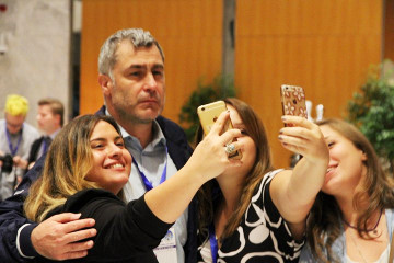 Vassily Ivanchuk y sus seguidoras
